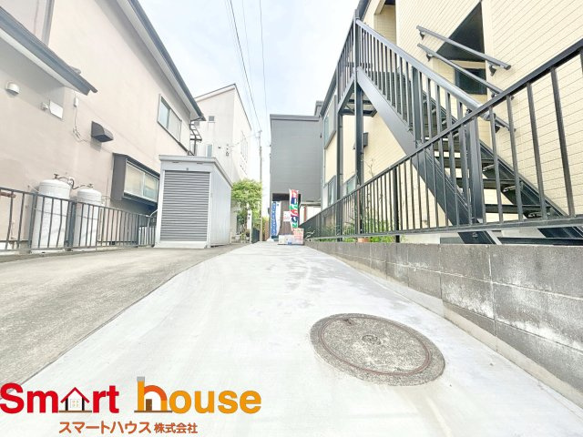 【価格変更】厚木市妻田西　1棟の前面道路含む現地写真