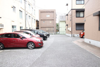 敷地内駐車場♪空き要確認