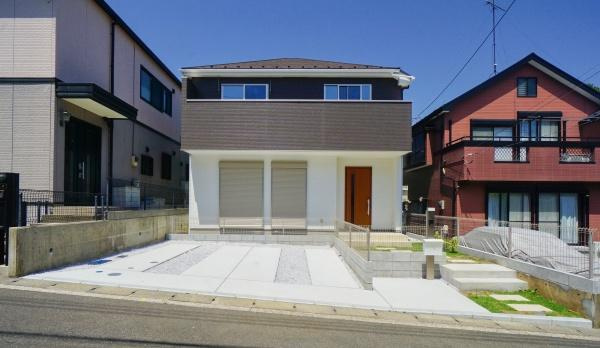 横浜市港南区芹が谷５丁目の新築一戸建の外観|周辺は落ち着いた街並み。
是非一度、現地へお越しください。
ご自宅まで送迎も可能です