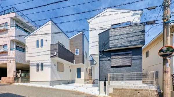 横浜市南区別所７丁目の新築一戸建の外観|周辺は落ち着いた住環境。
是非一度、現地ご確認ください。
ご自宅まで送迎も可能です