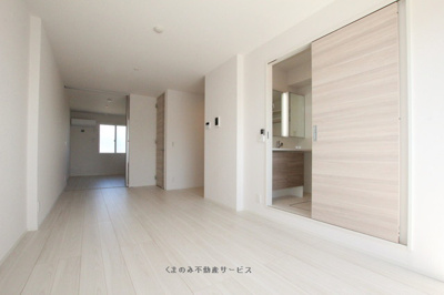 【居間・リビング】 | D-ROOM ALBA | こちらのリビングで趣味の時間をお楽しみください
D-ROOM ALBA　212号室　2024/10/12撮影