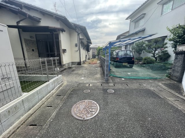 田隈3丁目 土地の前面道路含む現地写真|北東側の私道です。こちらは４ｍあります。