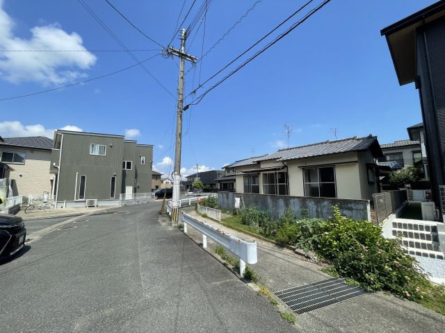 田隈3丁目 土地の前面道路含む現地写真|南側道路は広く、間口をこちらに取ることも可能です