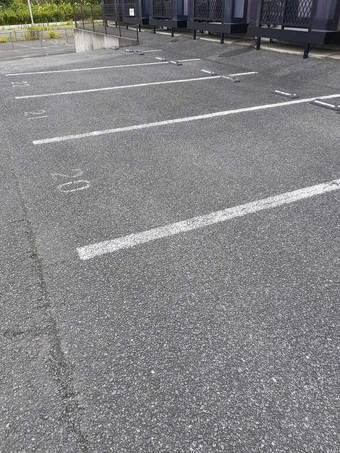 サンハイツ長者ヶ台Ｂ棟の駐車場