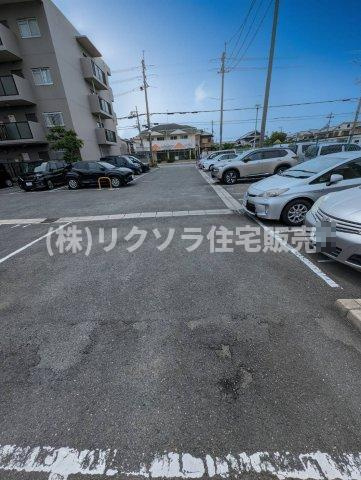 ルネ香里園の駐車場|駐車スペース
■物件内覧・資金計画相談・住宅ローン相談、リフォーム相談、お問合せ受付中■
※当日・翌日のご内覧、ご相談はお電話でのお問合せがスムーズです！