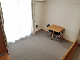 ゆったり過ごせる居間です