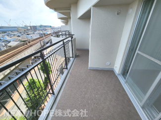 【バルコニー】 | 尼崎アーバンコンフォート | 広いバルコニーです♪たくさんのお洗濯物も一度で干せますね(^^)