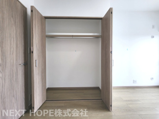 【収納】 | 尼崎アーバンコンフォート | 洋室6.5帖のクローゼットです♪たくさんのお洋服・小物が収納できますね(^^)