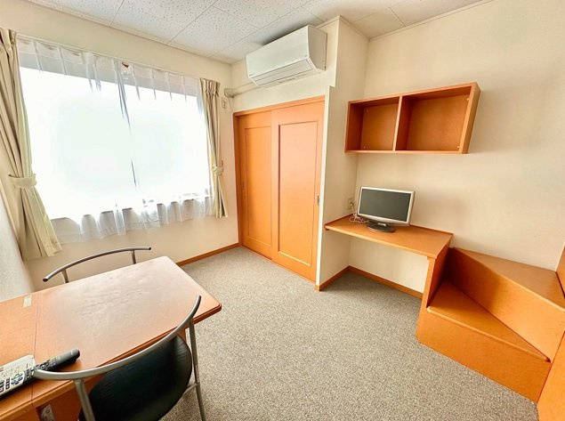 レオパレスバロンⅠの居間・リビング|備品サイズ・種類はお部屋に異なる事が御座います。