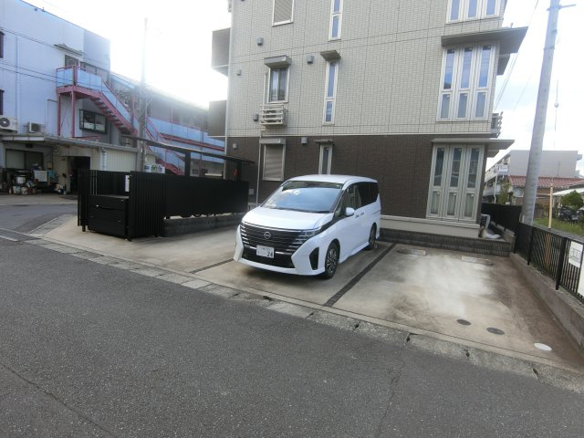 プリマベーラⅡの駐車場