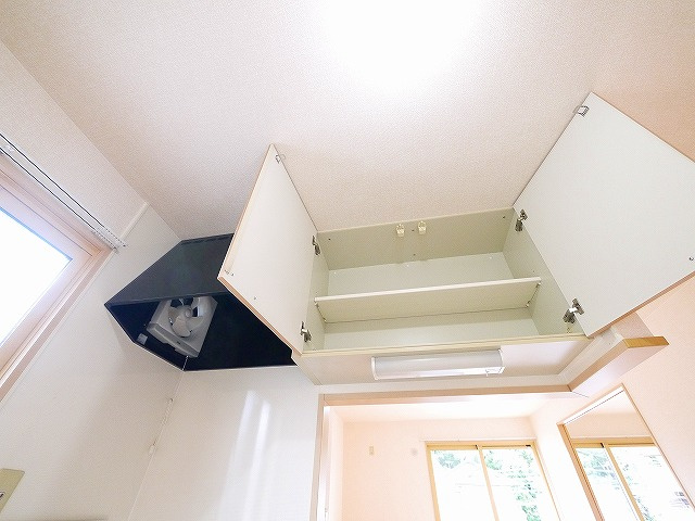 ガーデンパークC棟のキッチン|キッチン上部に収納もあります