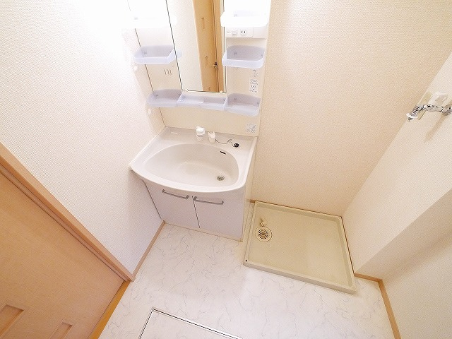 ガーデンパークC棟の洗面所|忙しい朝には欠かせない洗面所です