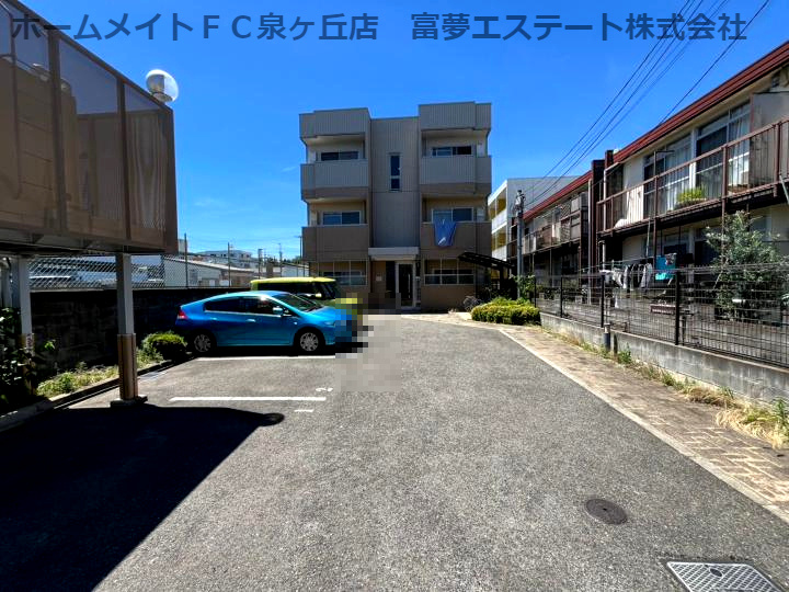 エクセレントフィールドの駐車場