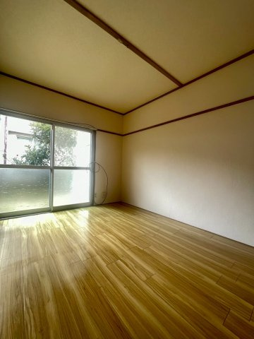 ケイズプレイス中の原2棟の居間・リビング