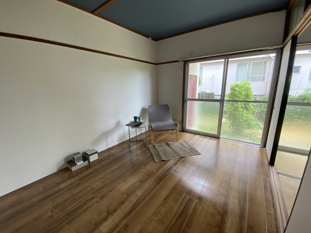 ケイズプレイス中の原2棟の居間・リビング