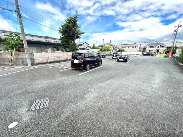 リビングタウン下地 Aの駐車場