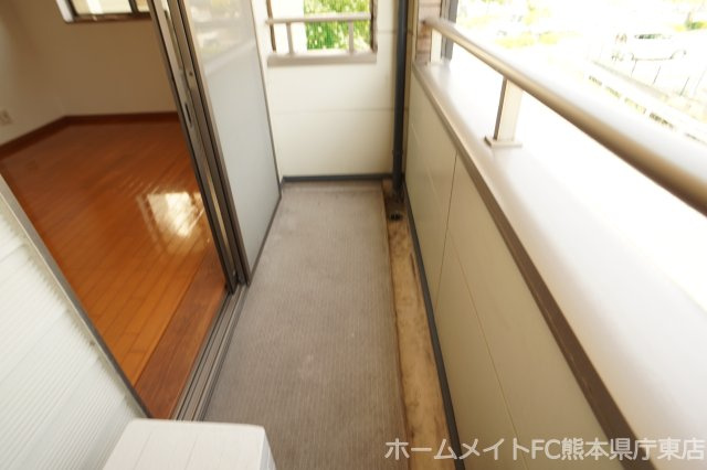 上益城郡嘉島町大字上島のアパートのバルコニー