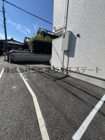 クリエオーレ郡津Ⅱの駐車場