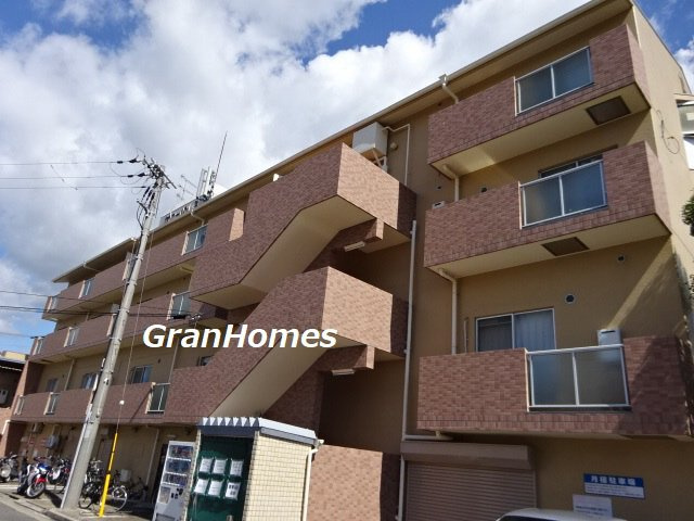 サニーパレス神陵台の外観