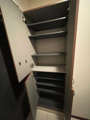 【玄関】 | ウインステージ箱崎 | 別号室の写真になります。現況優先。