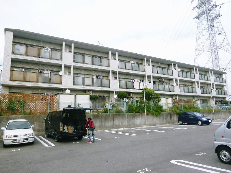 ヒルハイツ桃山の駐車場
