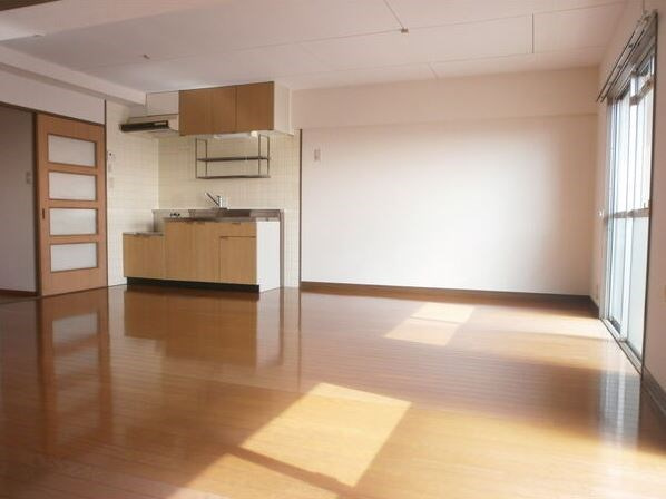 ヒルハイツ桃山の居間・リビング