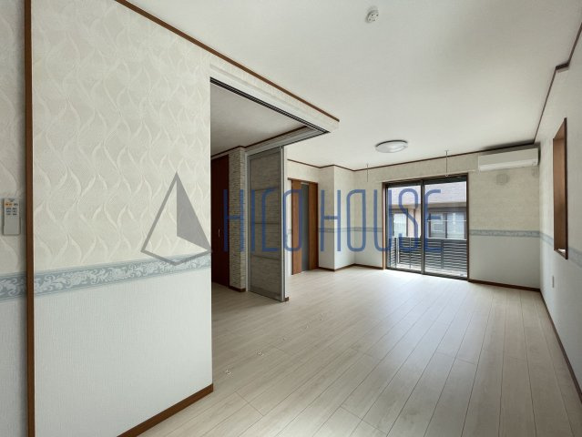 ジェレミ・スクウェアⅡの居間・リビング