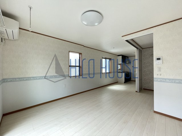 ジェレミ・スクウェアⅡの居間・リビング