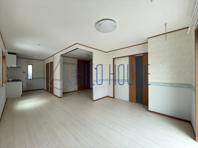 ジェレミ・スクウェアⅡの居間・リビング