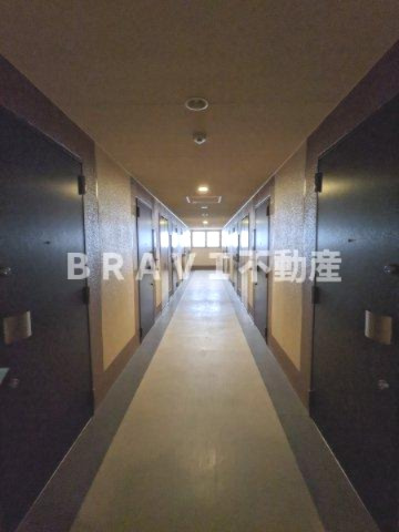 プレサンス大阪城公園パークプレイスのその他共用部分|【プレサンス大阪城公園パークプレイス】内廊下で雨の日も安心