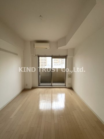 プレサンス天神橋ディオレの居間・リビング|ゆったりとした居間です