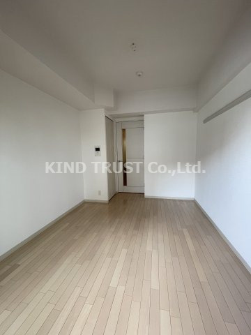 プレサンス天神橋ディオレの居間・リビング|ゆったりとした居間です