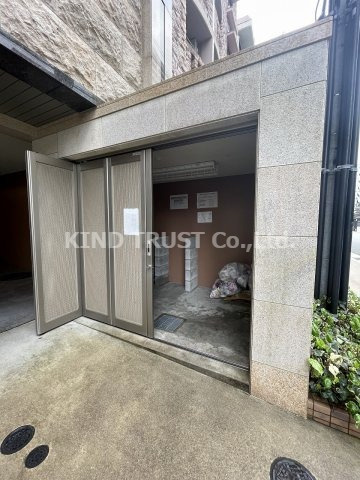 プレサンス天神橋ディオレのエントランス|建物の内部です