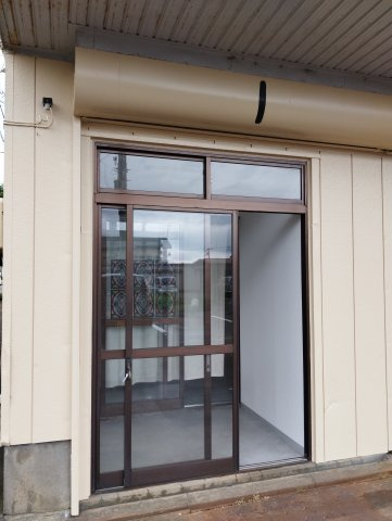 学校町長谷川店舗2階の外観