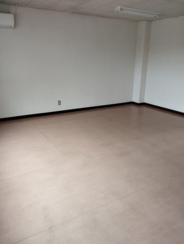 学校町長谷川店舗2階の居間・リビング