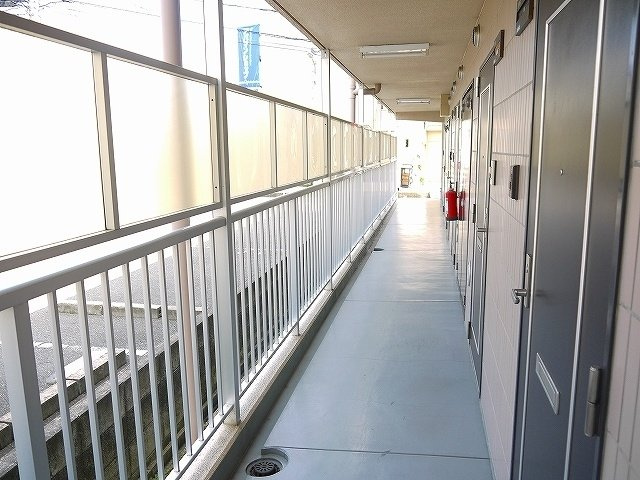 サンライズ西大寺のその他共用部分|見通しの良い通路