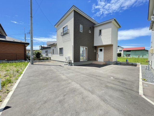 八戸市沼館2丁目の駐車場