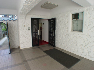 【エントランス】 | 秀和弥生町レジデンス