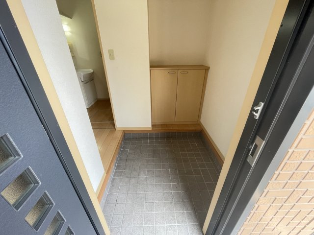 フォレスターA棟の玄関