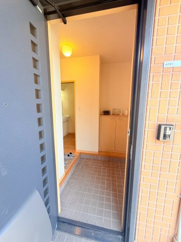 フォレスターA棟の玄関