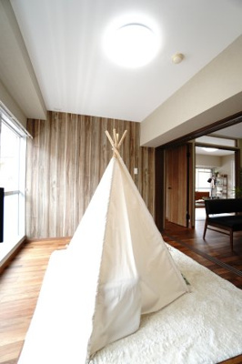 【洋室】 | 【上質リノベ】ダイアパレス己斐 | 【東側洋室約5帖】
将来、ライフスタイルや家族構成が変わった時等、
第2子供部屋としても活用できそうですね！
勿論、壁掛けエアコンも取付が出来ますので、
快適な居室環境で過ごせそうです！