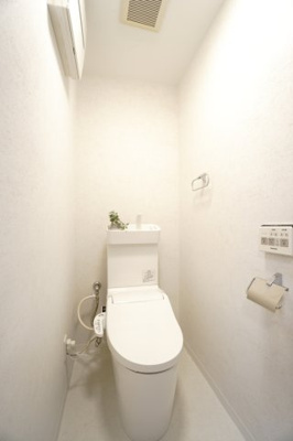 【トイレ】 | 【上質リノベ】ダイアパレス己斐 | 【レストルーム】
Panasonic社製アラウーノ！
「ターントラップ方式」アラウーノシリーズは、
スゴピカ素材を使用し、ひと拭き設計。
パナソニック独自の排水方式で、少ない水量でズバッと流します！