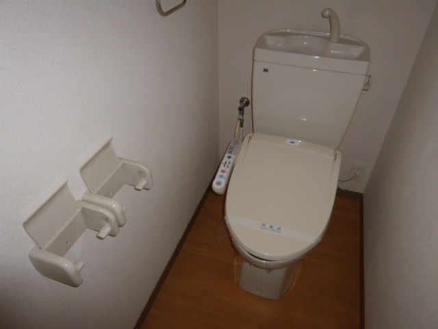 センチュリーカーサのトイレ|温水洗浄便座