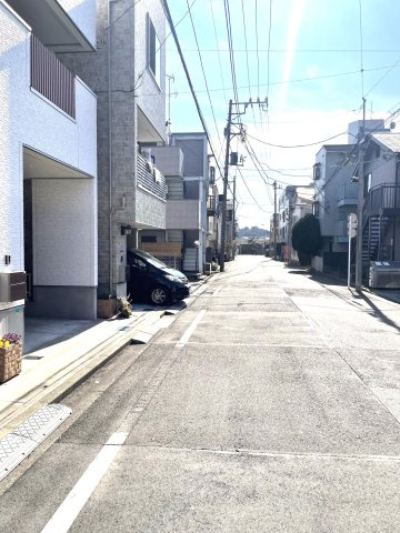 綱島西2丁目　中古戸建の前面道路含む現地写真