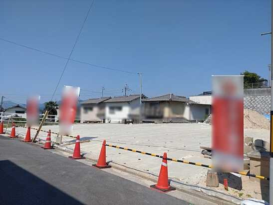 【前面道路含む現地写真】