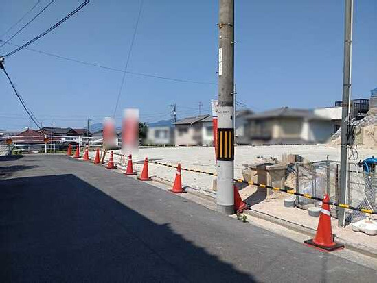 【前面道路含む現地写真】