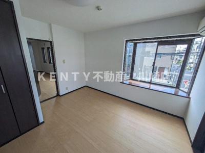 【洋室】 | ブルーウェイブ | 明るい洋室です