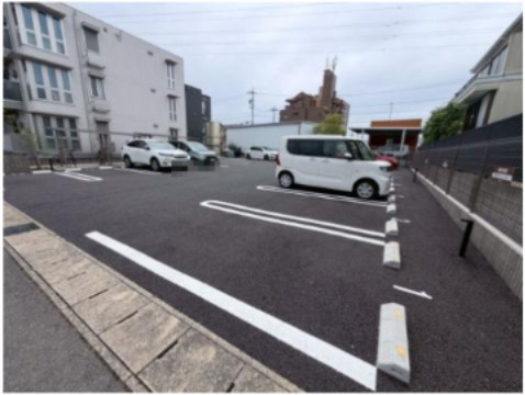 グランロシェ小森の駐車場