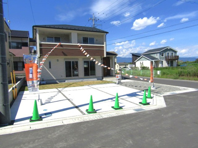 【駐車場】 | ブルーミングガーデン南アルプス市鏡中條　1号棟 | 駐車場です