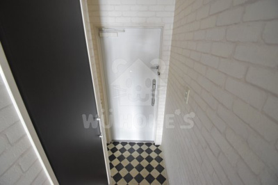 【玄関】 | 十三本町ウインズマンションⅡ | 明るい玄関です